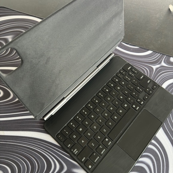 Magic Keyboard case, for fourth generation, and fifth generation iPad. - Picture 2 of 3